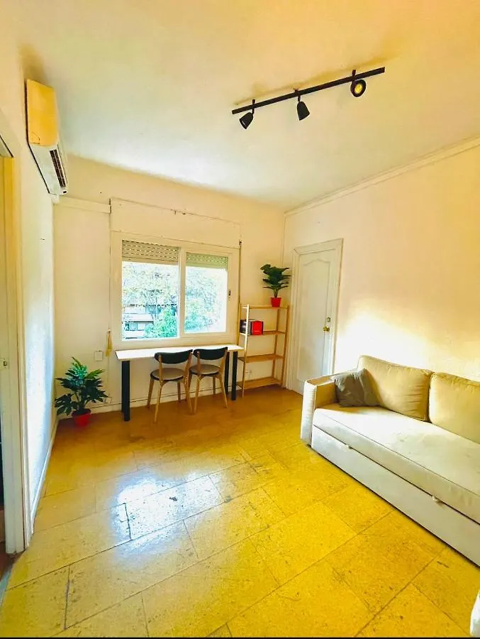 Private Room Close To The Beach! Barcelona Spain