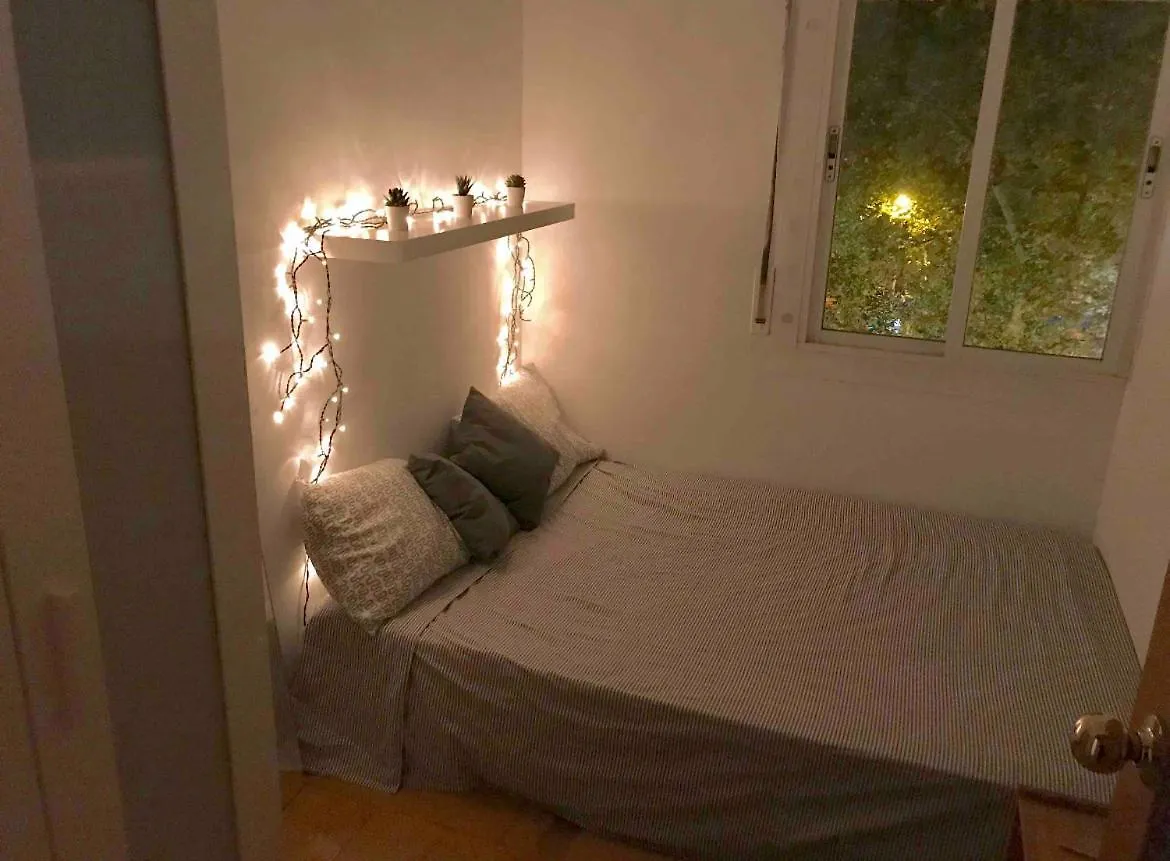 Private Room Close To The Beach! contacts